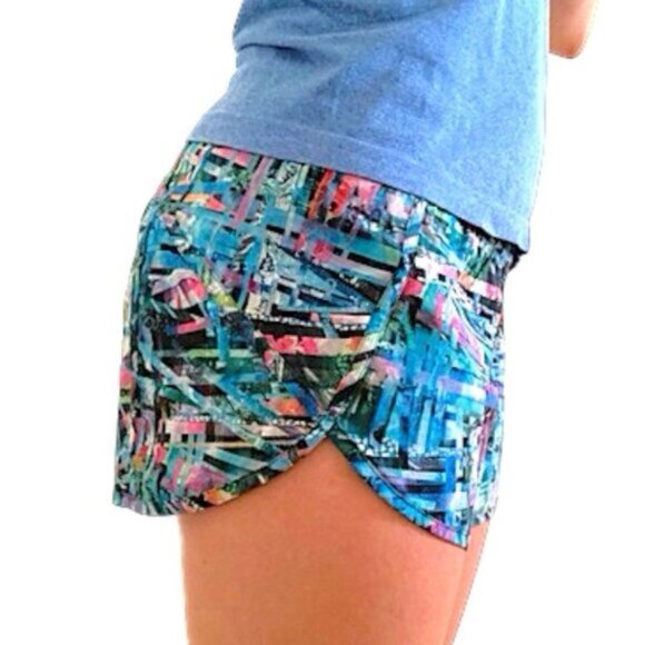 Lululemon Tracker Short SW 4” Size 8 Electric Beach Multi/Black - Picture 1 of 11